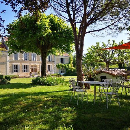 La Burie Acomodação com café da manhã Saint-Savinien Exterior foto