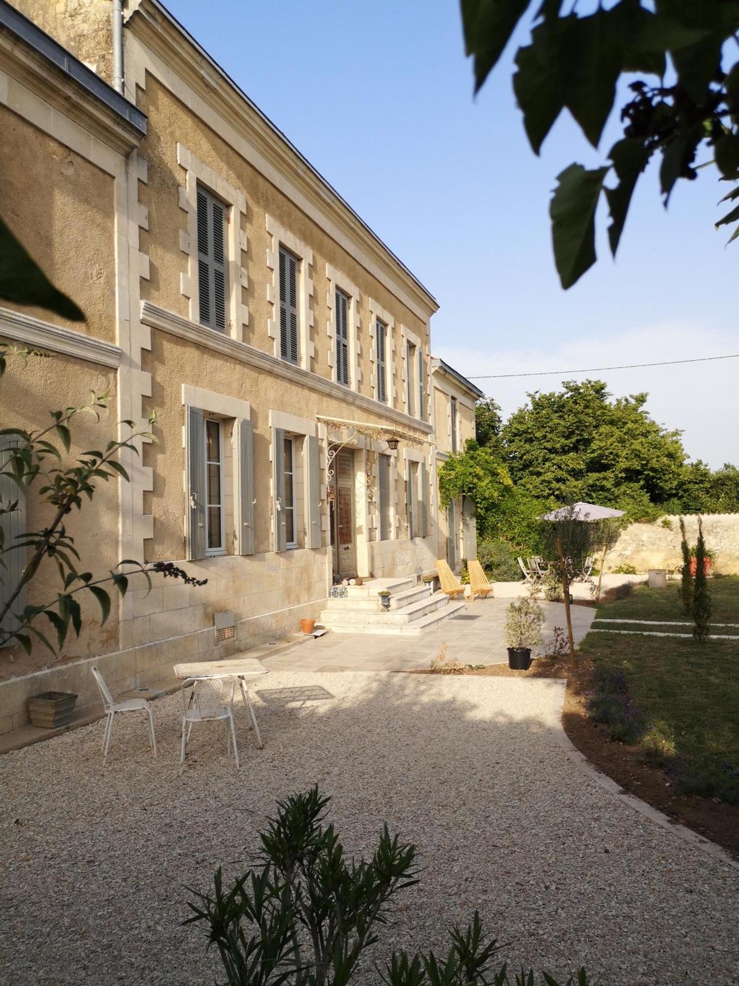 La Burie Acomodação com café da manhã Saint-Savinien Exterior foto